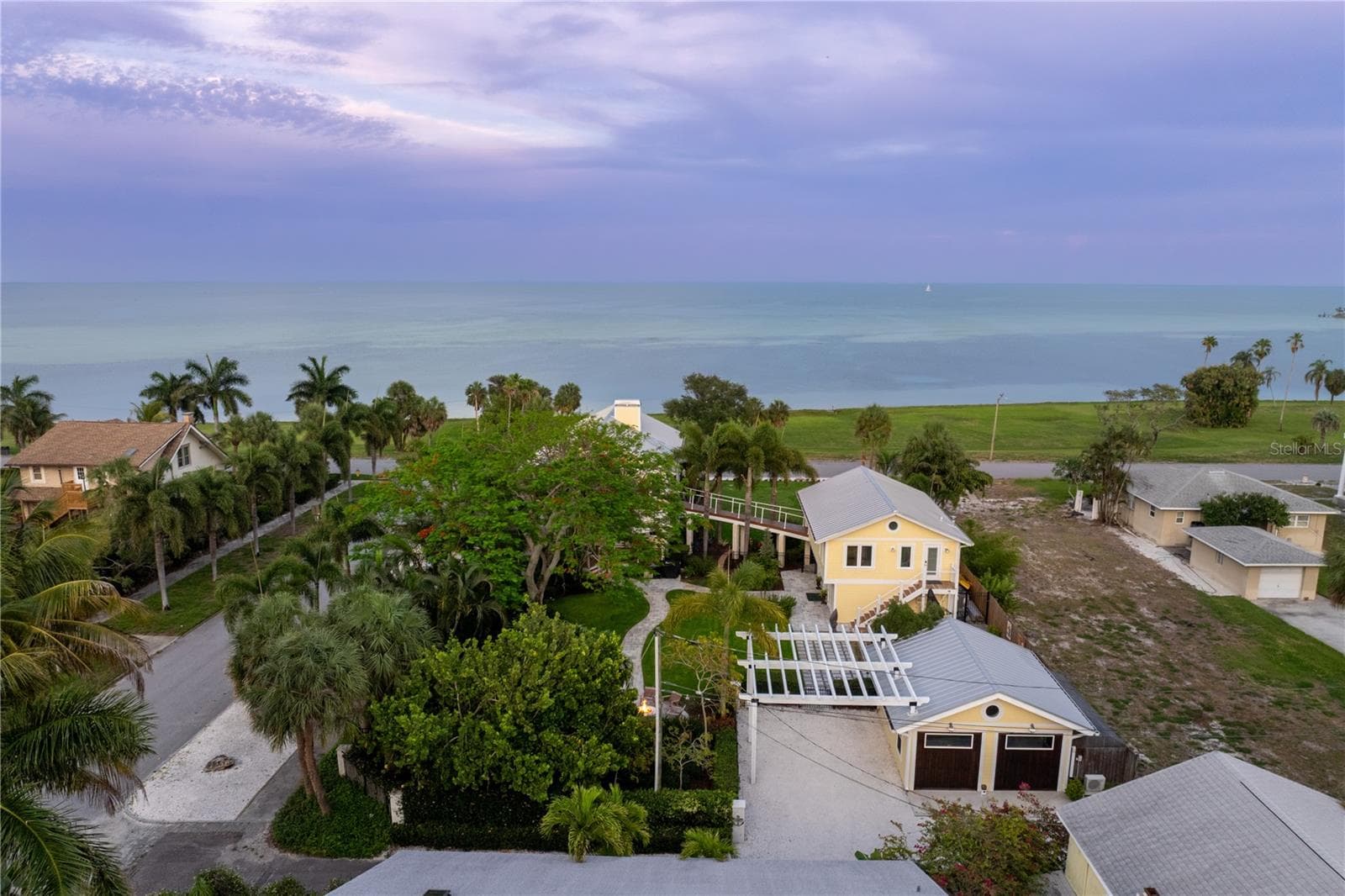 Single Family Residence at 1803 BEACH DR SE, ST PETERSBURG, photo 4 of 100