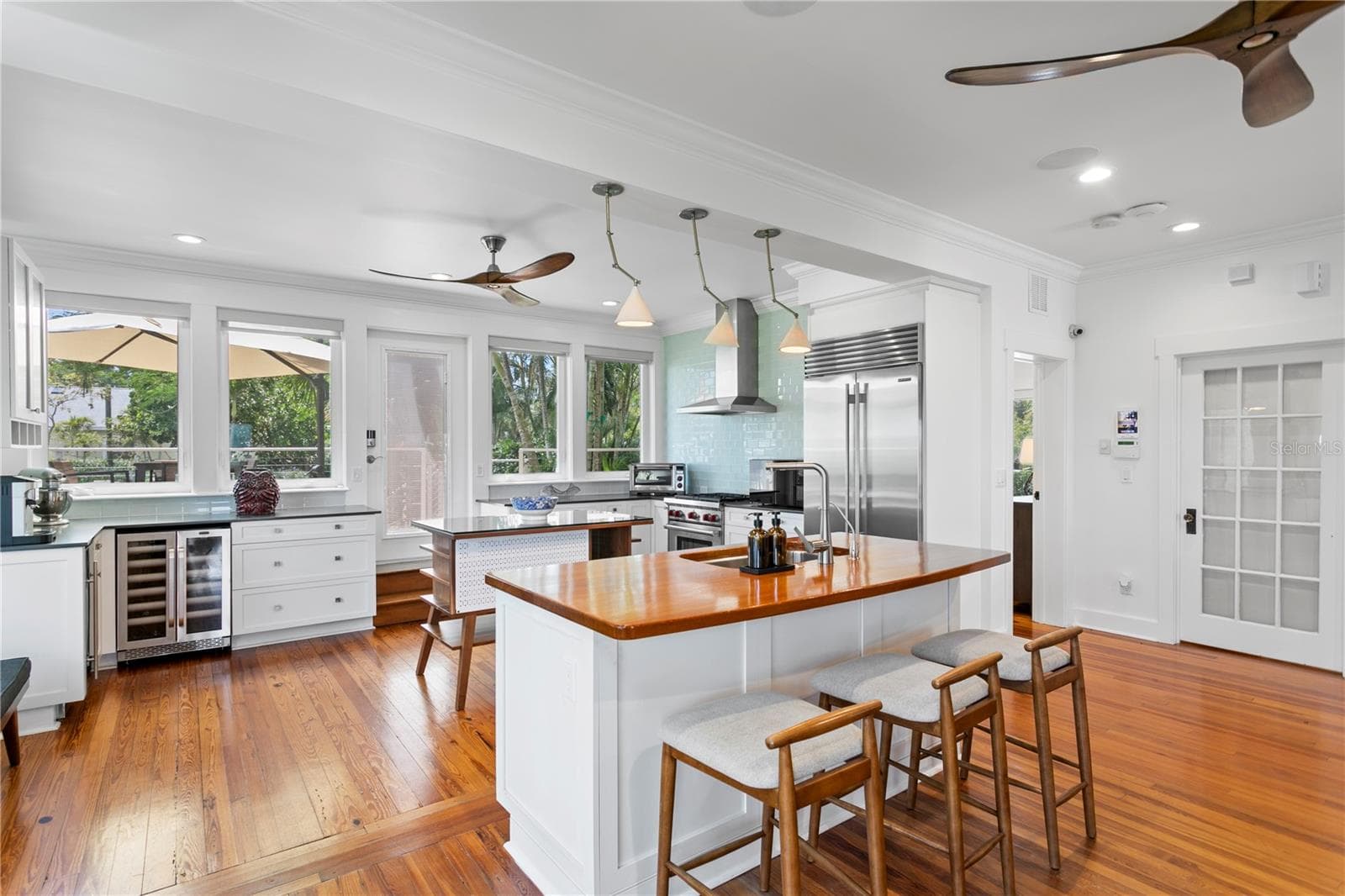 Single Family Residence at 1803 BEACH DR SE, ST PETERSBURG, photo 15 of 100