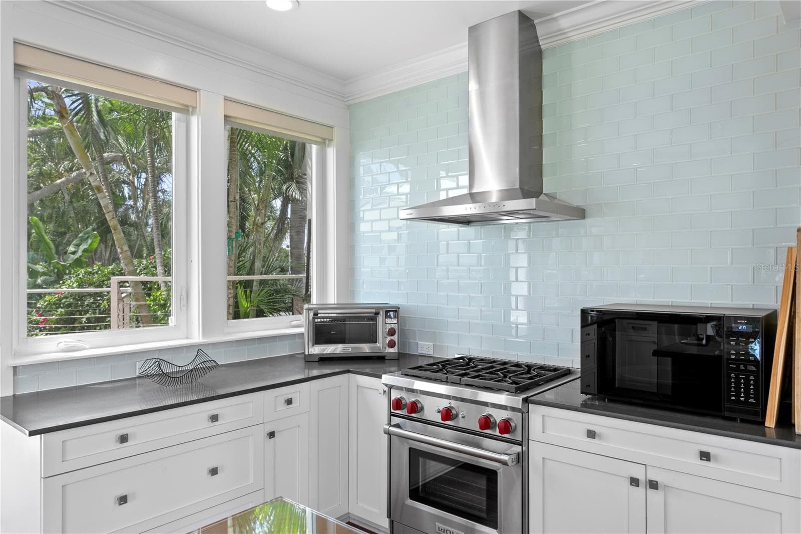Single Family Residence at 1803 BEACH DR SE, ST PETERSBURG, photo 19 of 100