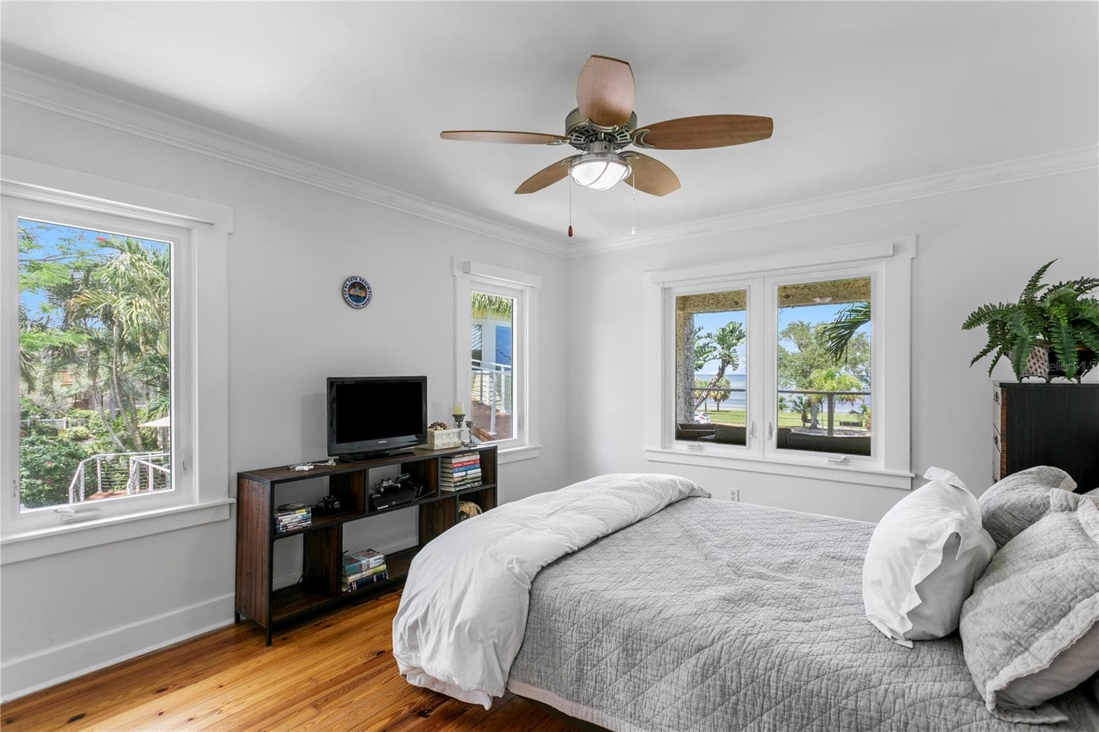 Single Family Residence at 1803 BEACH DR SE, ST PETERSBURG, photo 63 of 100