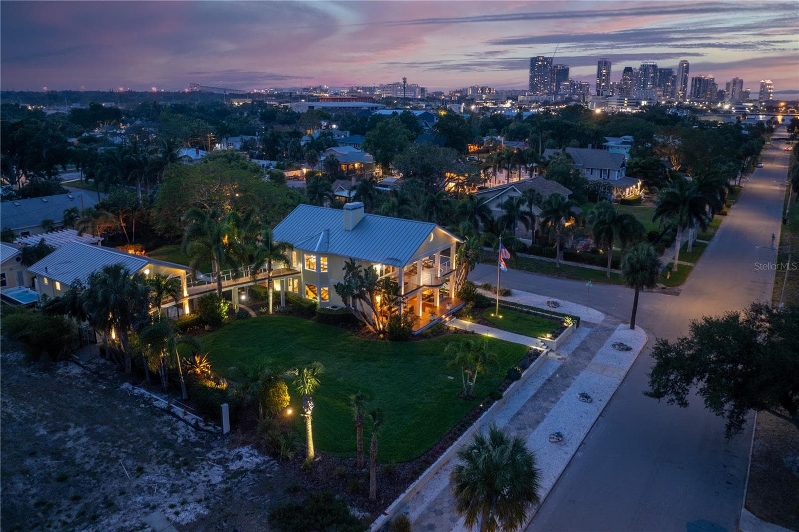 Single Family Residence at 1803 BEACH DR SE, ST PETERSBURG, photo 99 of 100