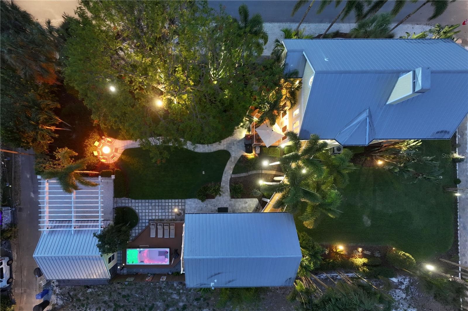 Single Family Residence at 1803 BEACH DR SE, ST PETERSBURG, photo 100 of 100