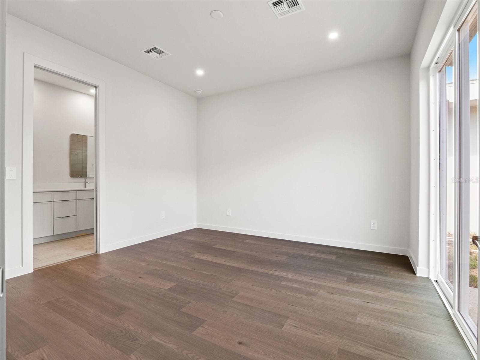 Primary Bedroom - 454 SKYFIELD CT, LADY LAKE