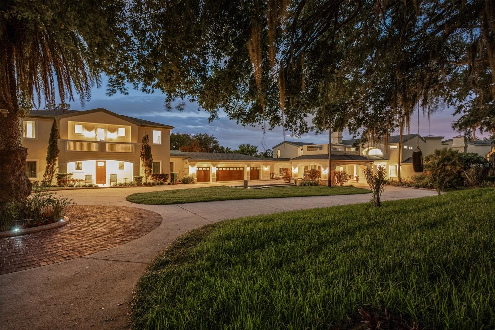 8866 DARLENE DR