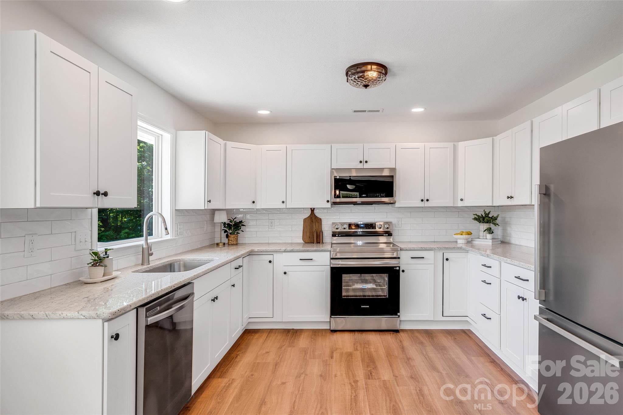 Remodeled kitchen with all new appliances, - 69 Milburn Lane, Hendersonville