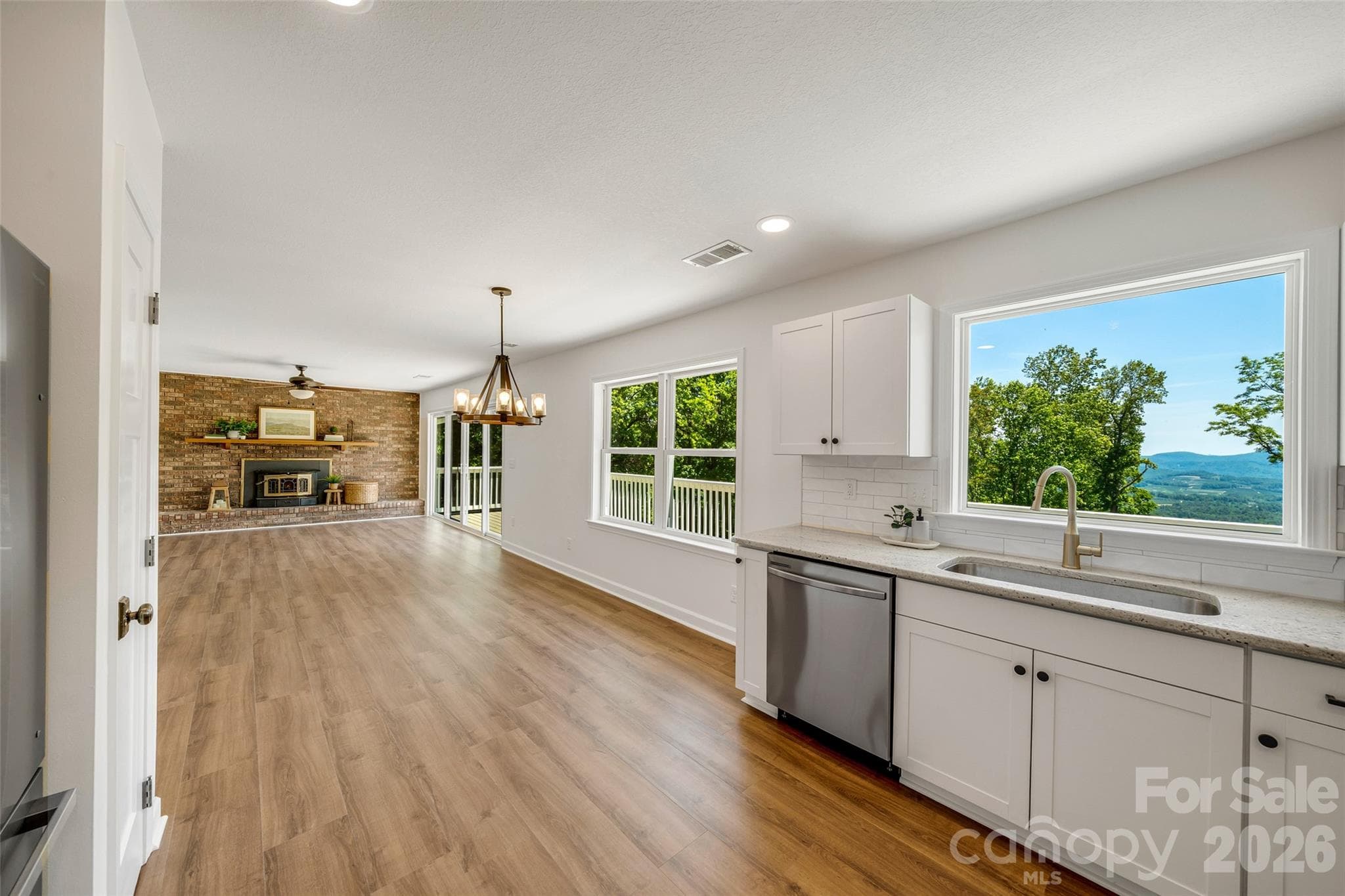 Warm living spaces - 69 Milburn Lane, Hendersonville