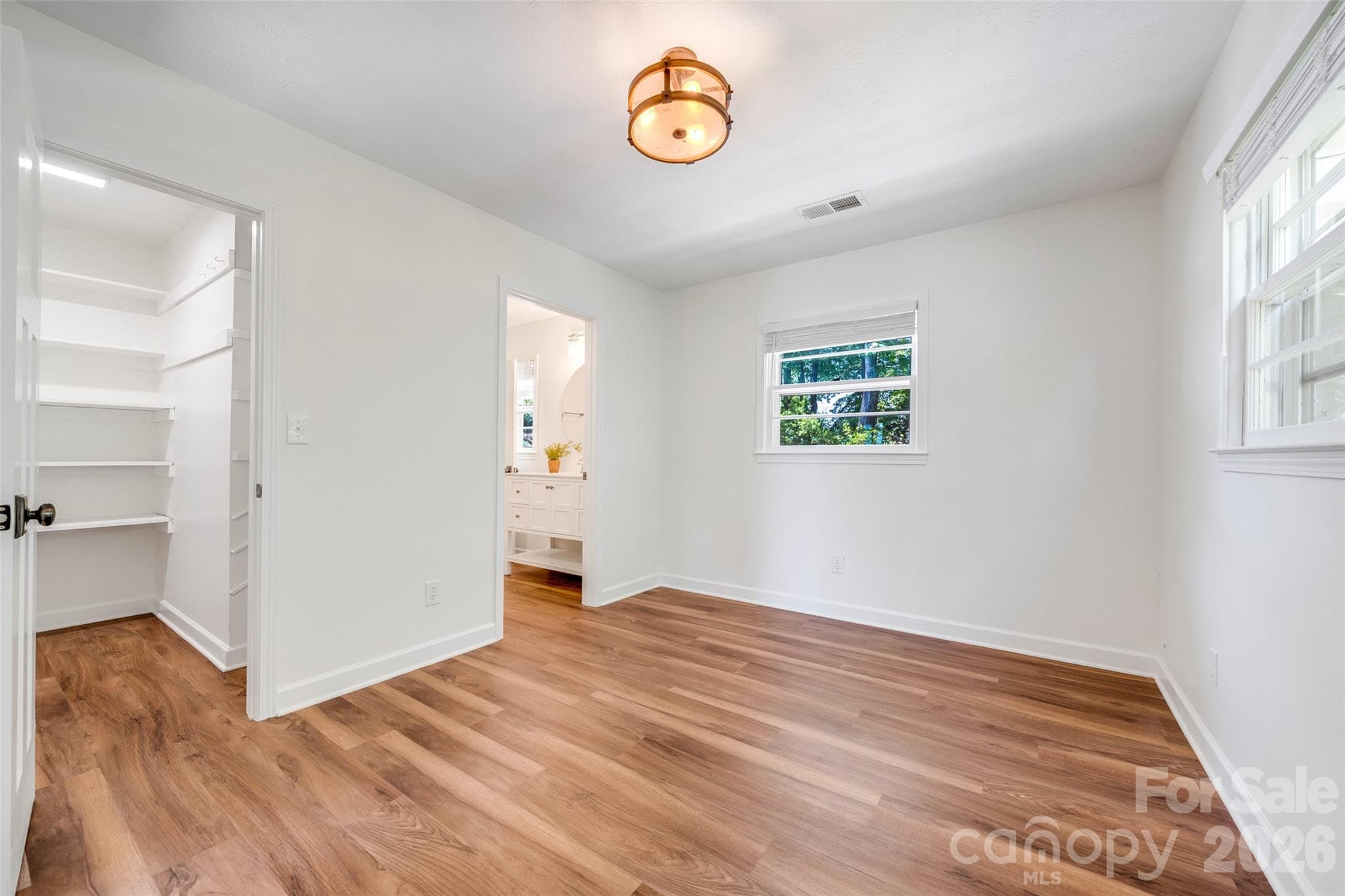 Main-level bedroom with walk-in closet and ensuite bathroom - 69 Milburn Lane, Hendersonville
