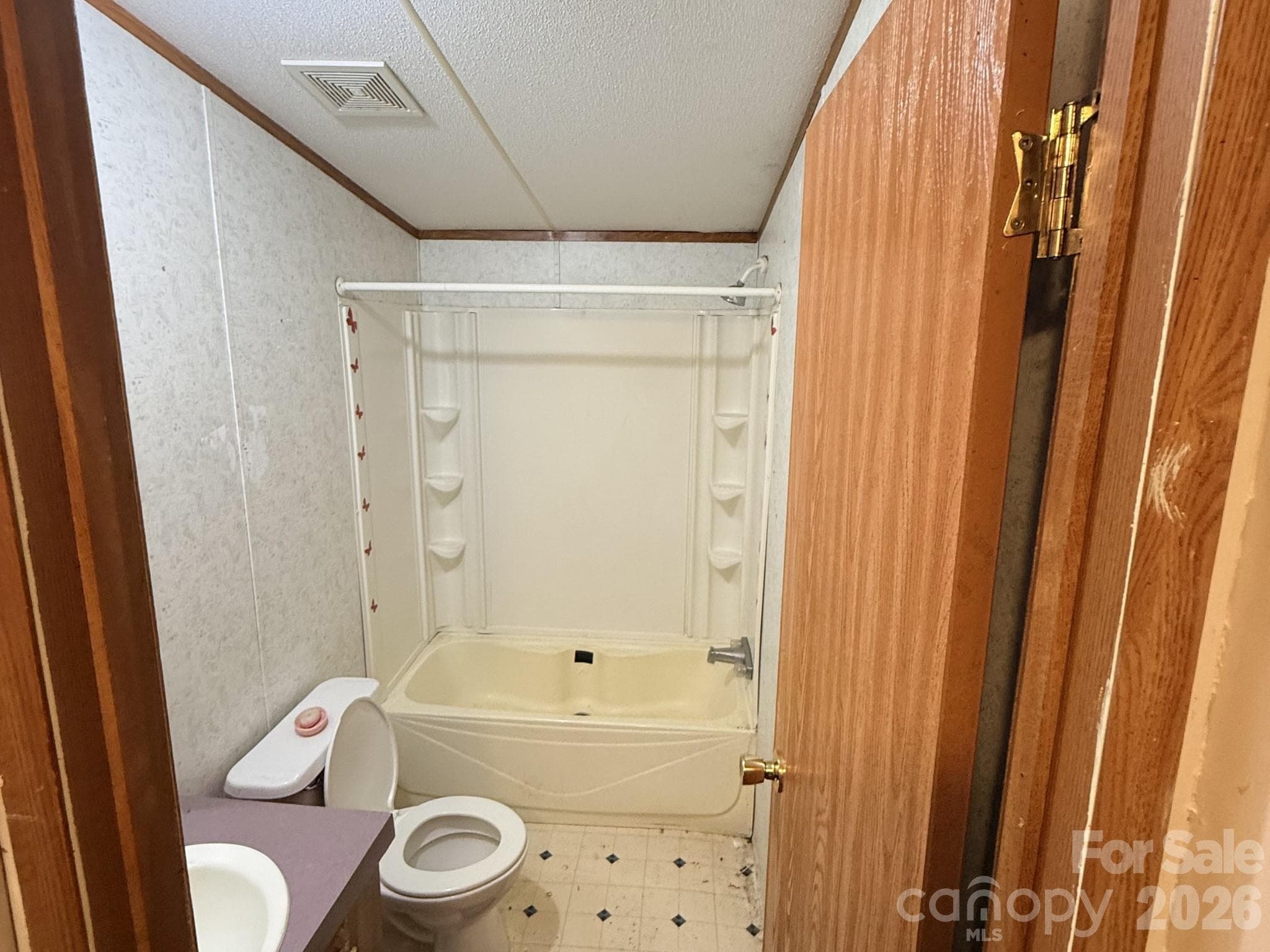 2nd Bathroom - Newton