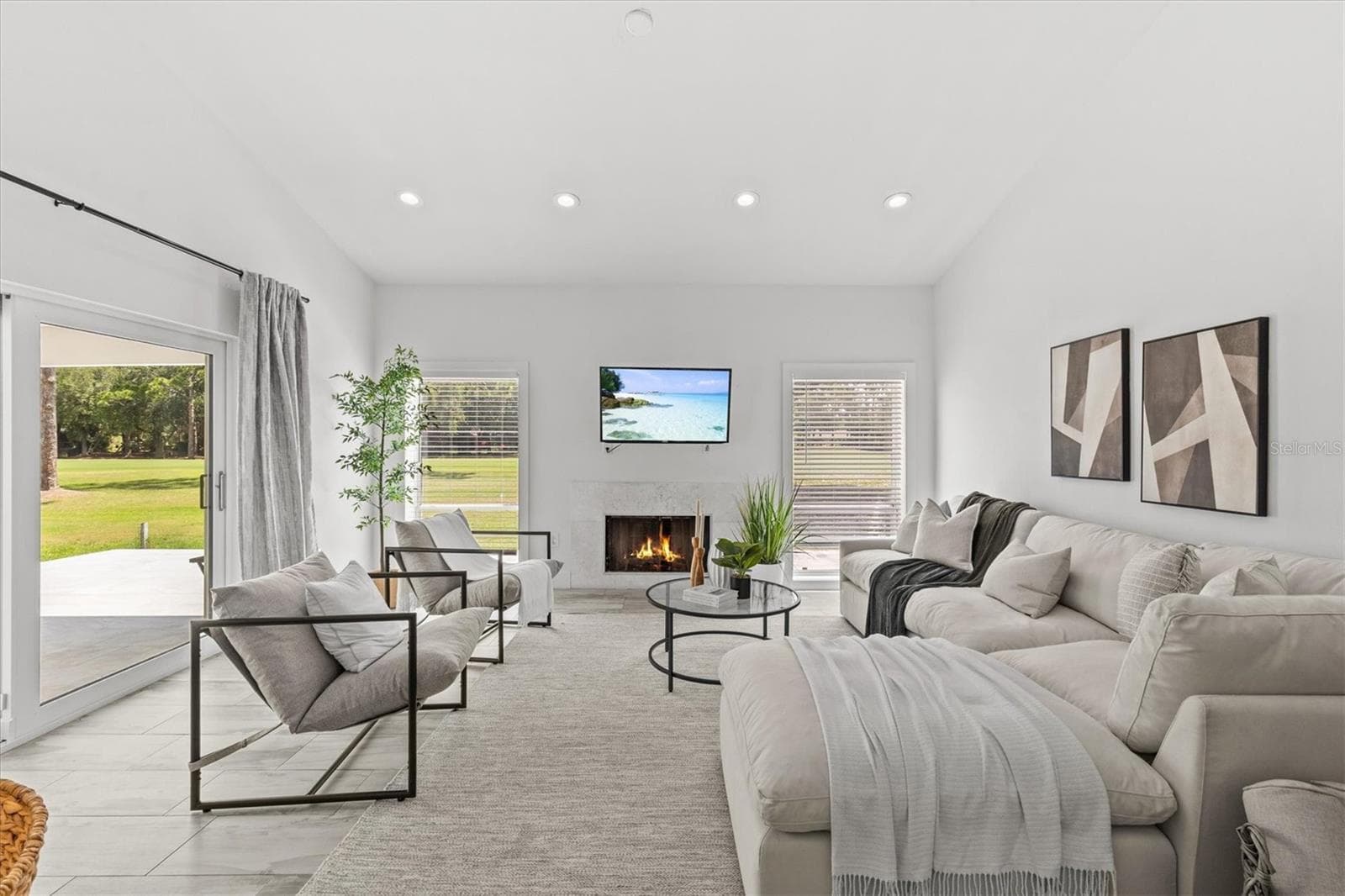 family room overlooking golf course - 13915 WHISPERWOOD DR, CLEARWATER