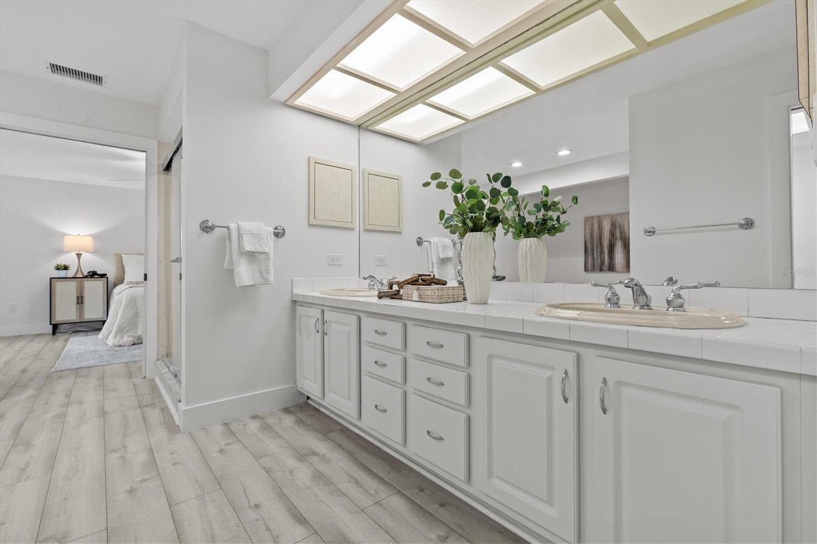 Primary bathroom - 13915 WHISPERWOOD DR, CLEARWATER
