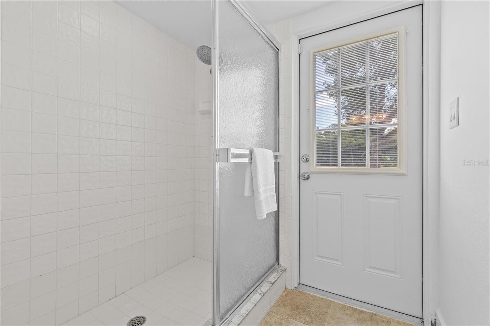 Downstairs ensuite/ bedroom 2 - 13915 WHISPERWOOD DR, CLEARWATER