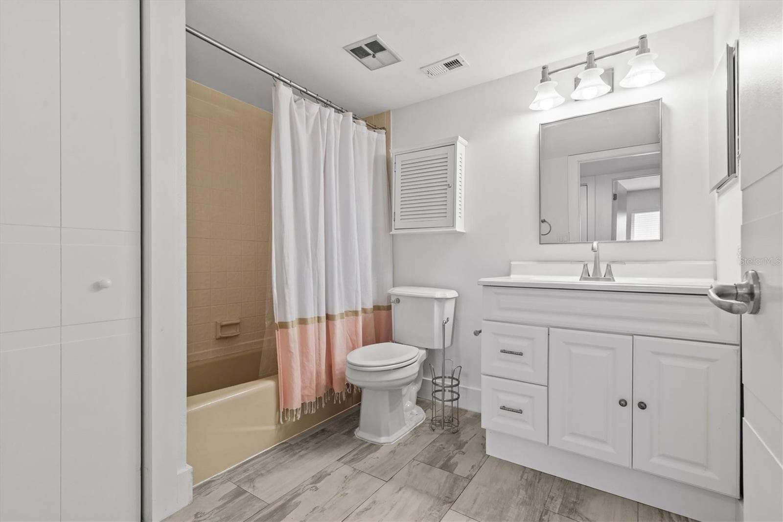 Downstairs bathroom 2 - 13915 WHISPERWOOD DR, CLEARWATER