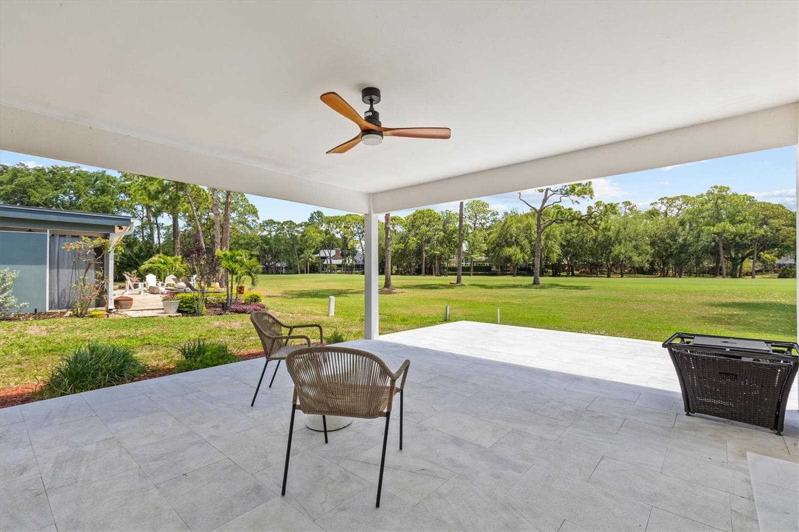 Outdoor lanai overlooking golf course - 13915 WHISPERWOOD DR, CLEARWATER