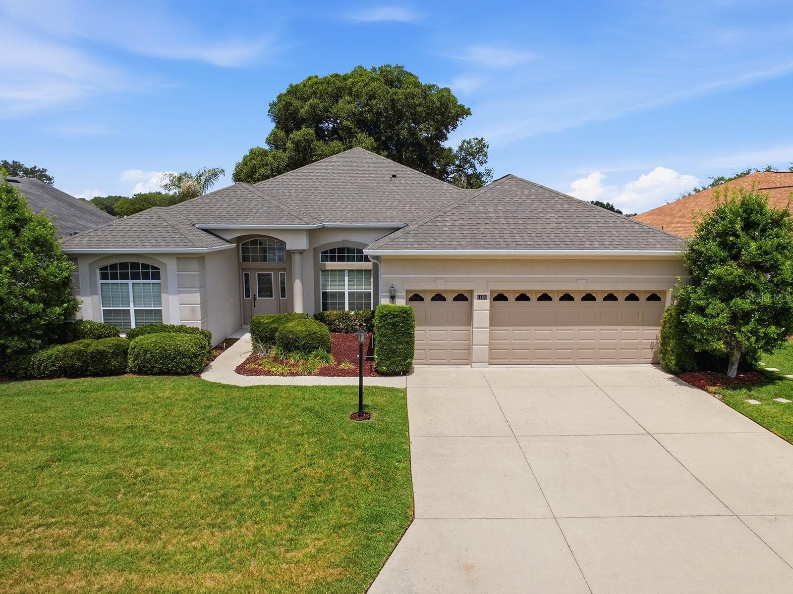3112 Square Feet. 2 car and Golf Cart Garage. - 5106 CHANTICLEER DR, LEESBURG