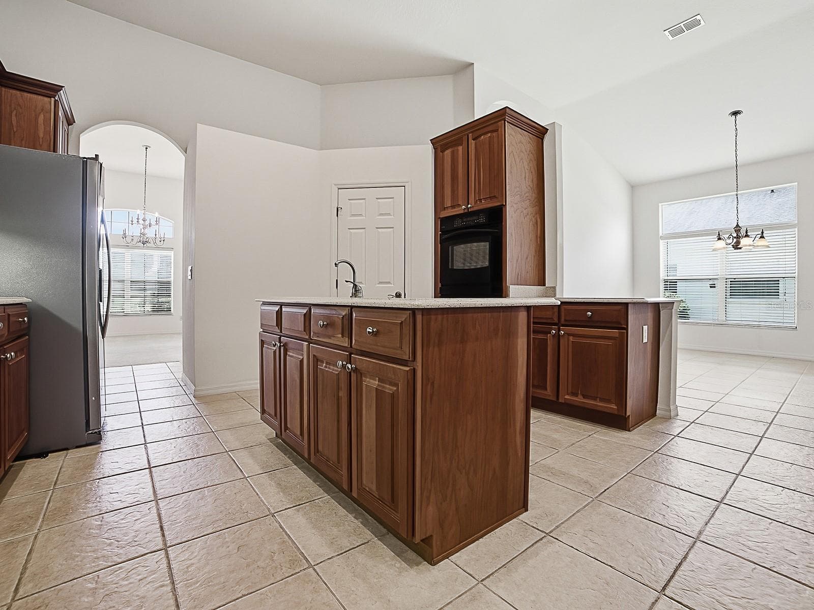 Large Gourmet Kitchen - 5106 CHANTICLEER DR, LEESBURG