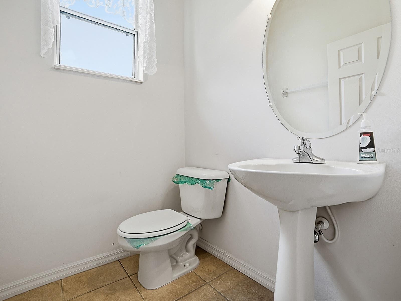 1/2 Bathroom - 5106 CHANTICLEER DR, LEESBURG