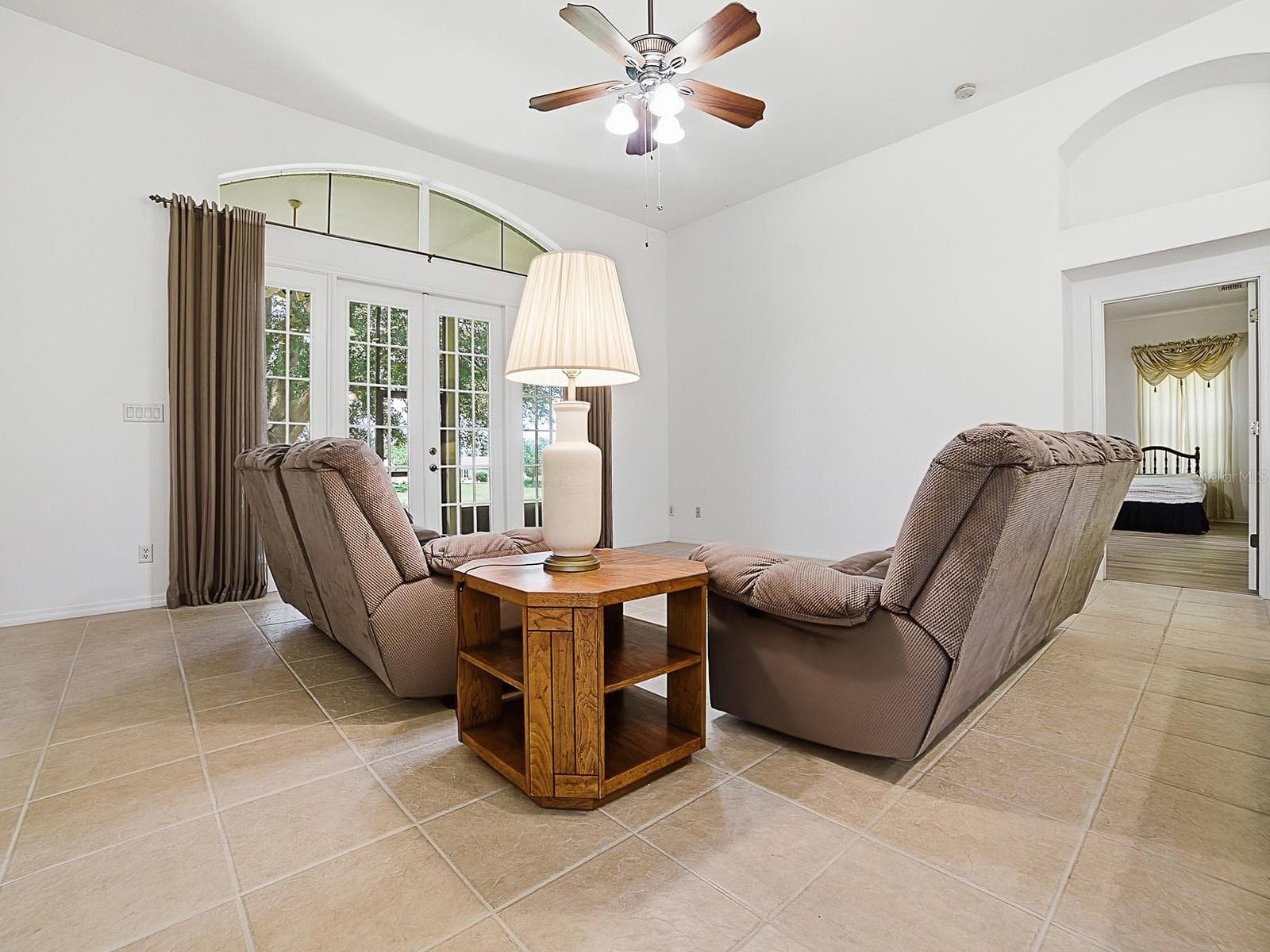 Virtual Staged.    Family Room off the kitchen. - 5106 CHANTICLEER DR, LEESBURG