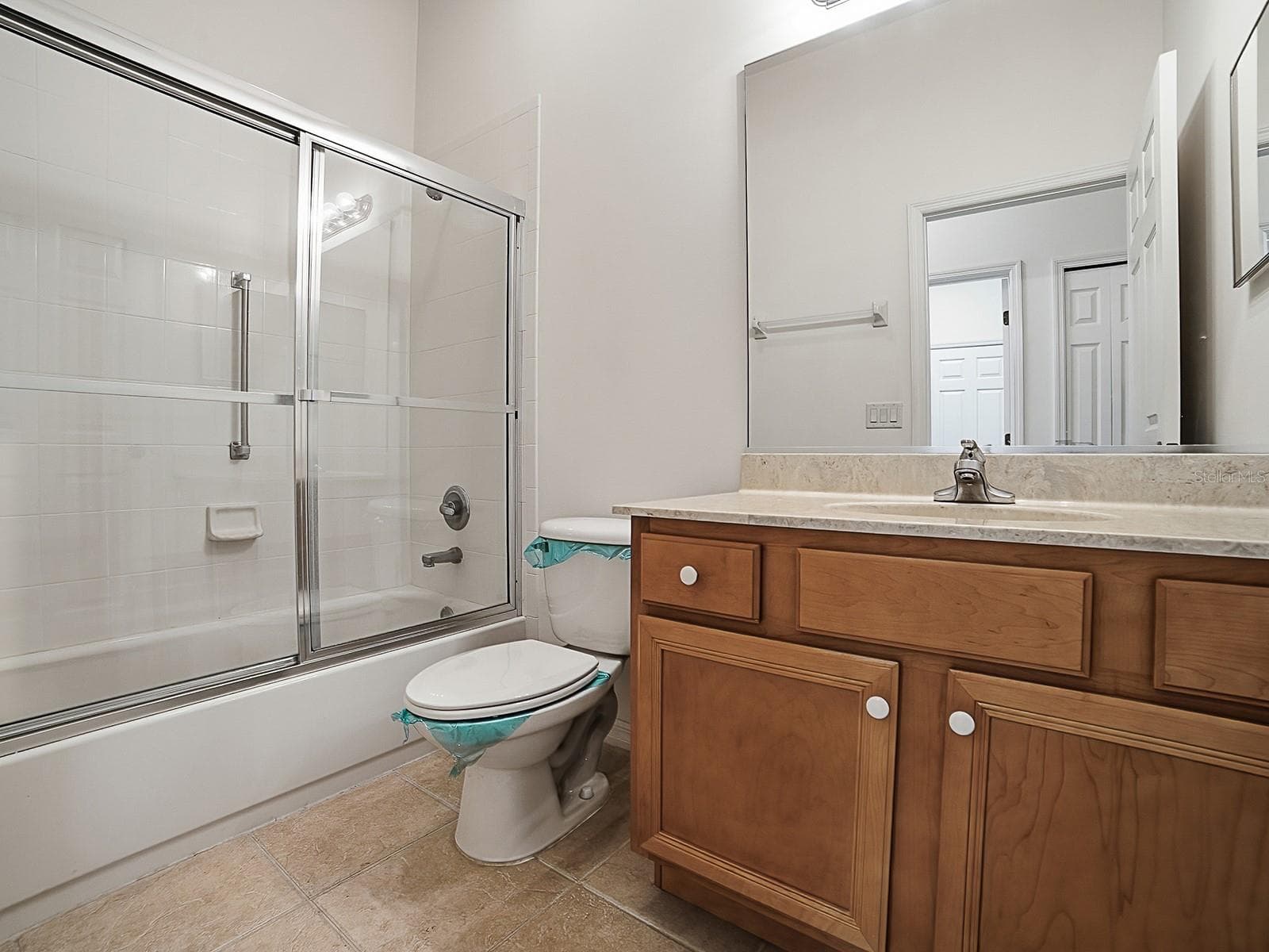 Guest Bathroom - 5106 CHANTICLEER DR, LEESBURG
