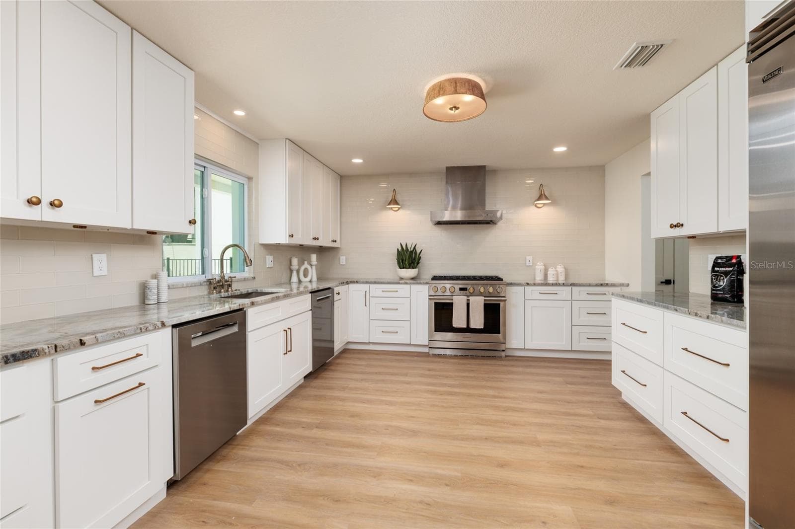 Single Family Residence at 2063 ILLINOIS AVE NE, ST PETERSBURG, photo 11 of 42