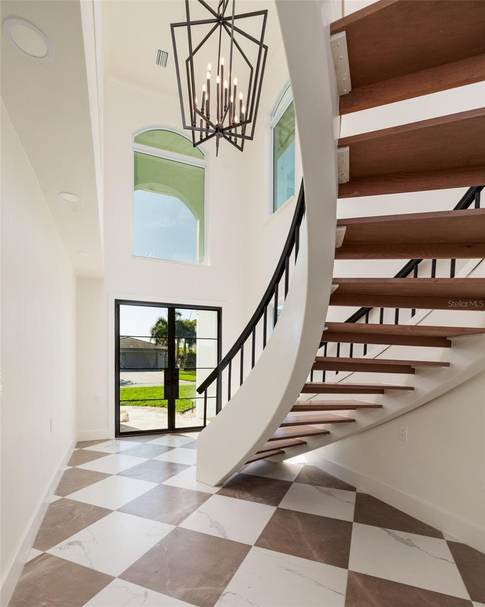 Single Family Residence at 2063 ILLINOIS AVE NE, ST PETERSBURG, photo 8 of 42