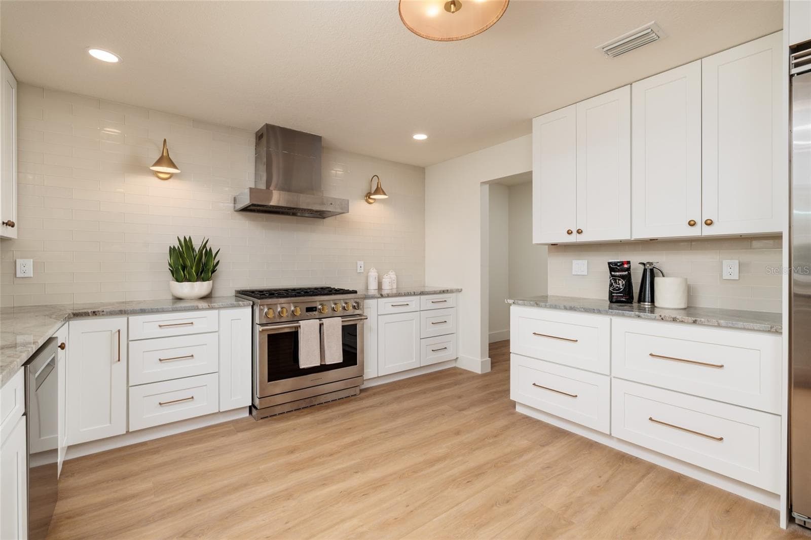 Single Family Residence at 2063 ILLINOIS AVE NE, ST PETERSBURG, photo 12 of 42