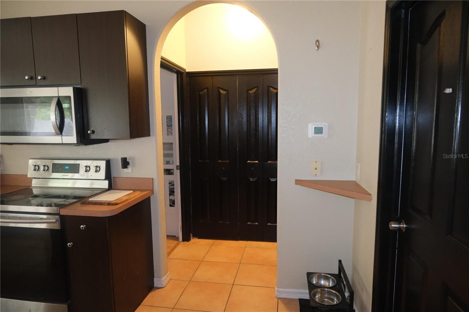 Arch doorway to 2 bedrooms - 4491 CUTHBERT AVE, NORTH PORT
