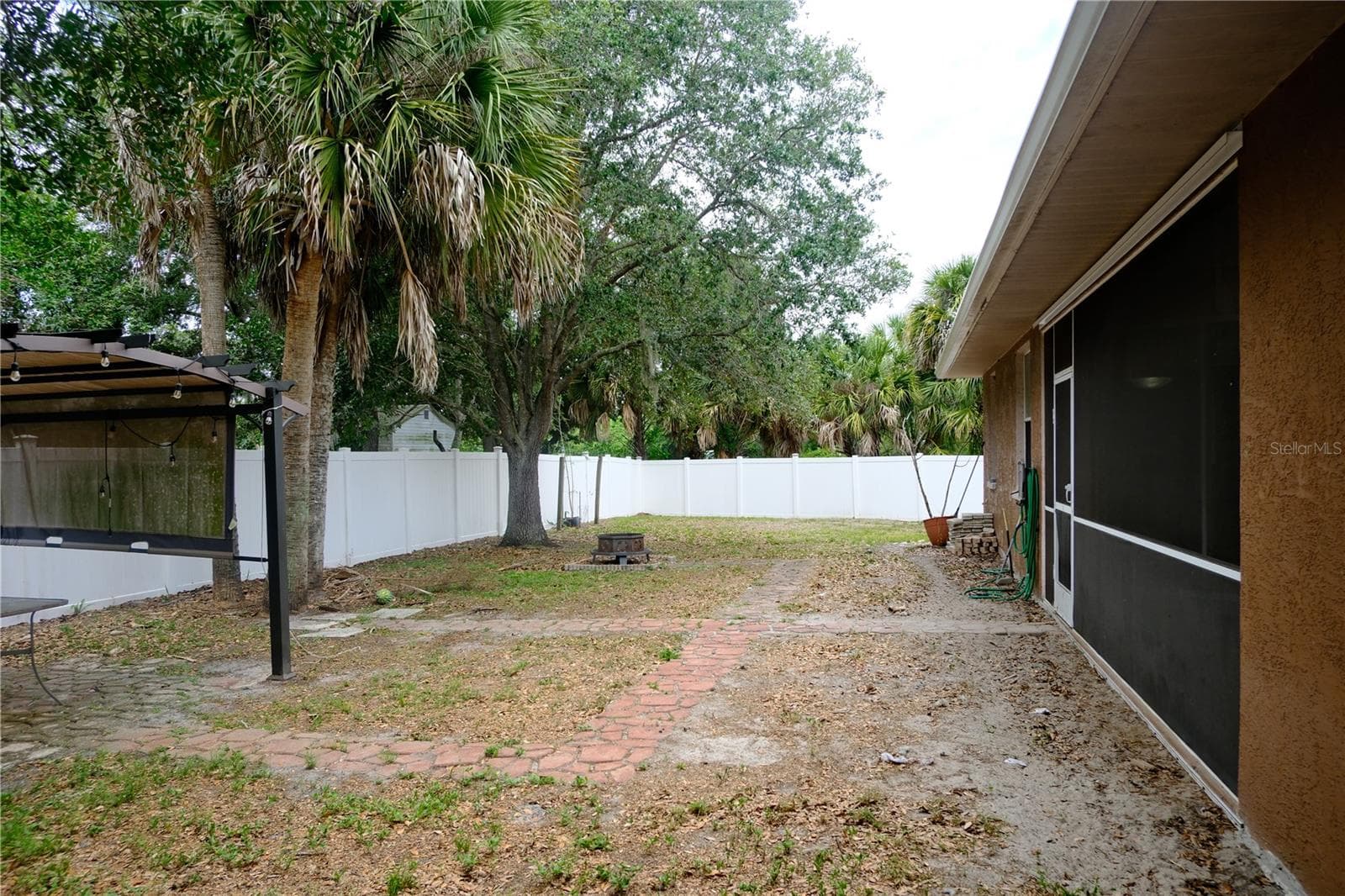 Fenced backyard - 4491 CUTHBERT AVE, NORTH PORT