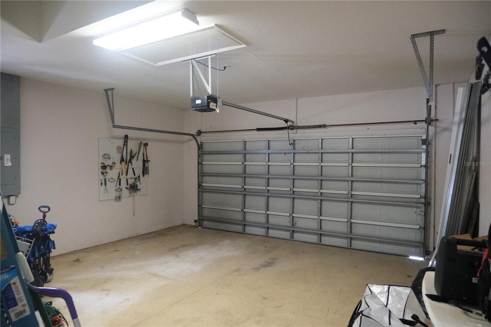 Garage - 4491 CUTHBERT AVE, NORTH PORT