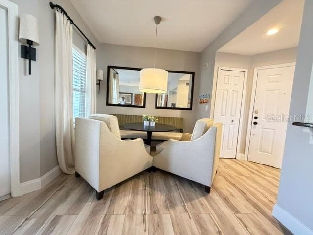 Dining area - front door entrance and storage closet - 420 SUMMIT RIDGE PL #310, LONGWOOD