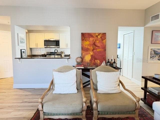 View from living room to kitchen bar/opening - 420 SUMMIT RIDGE PL #310, LONGWOOD