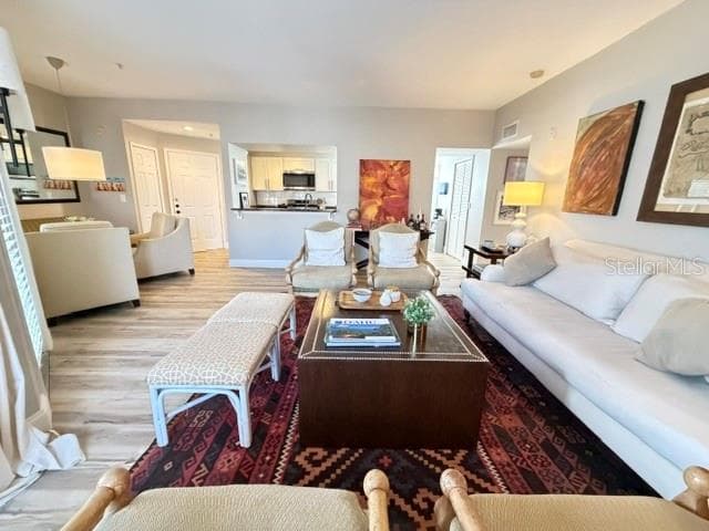 Living room dining area and kitchen access from 2 sides - 420 SUMMIT RIDGE PL #310, LONGWOOD