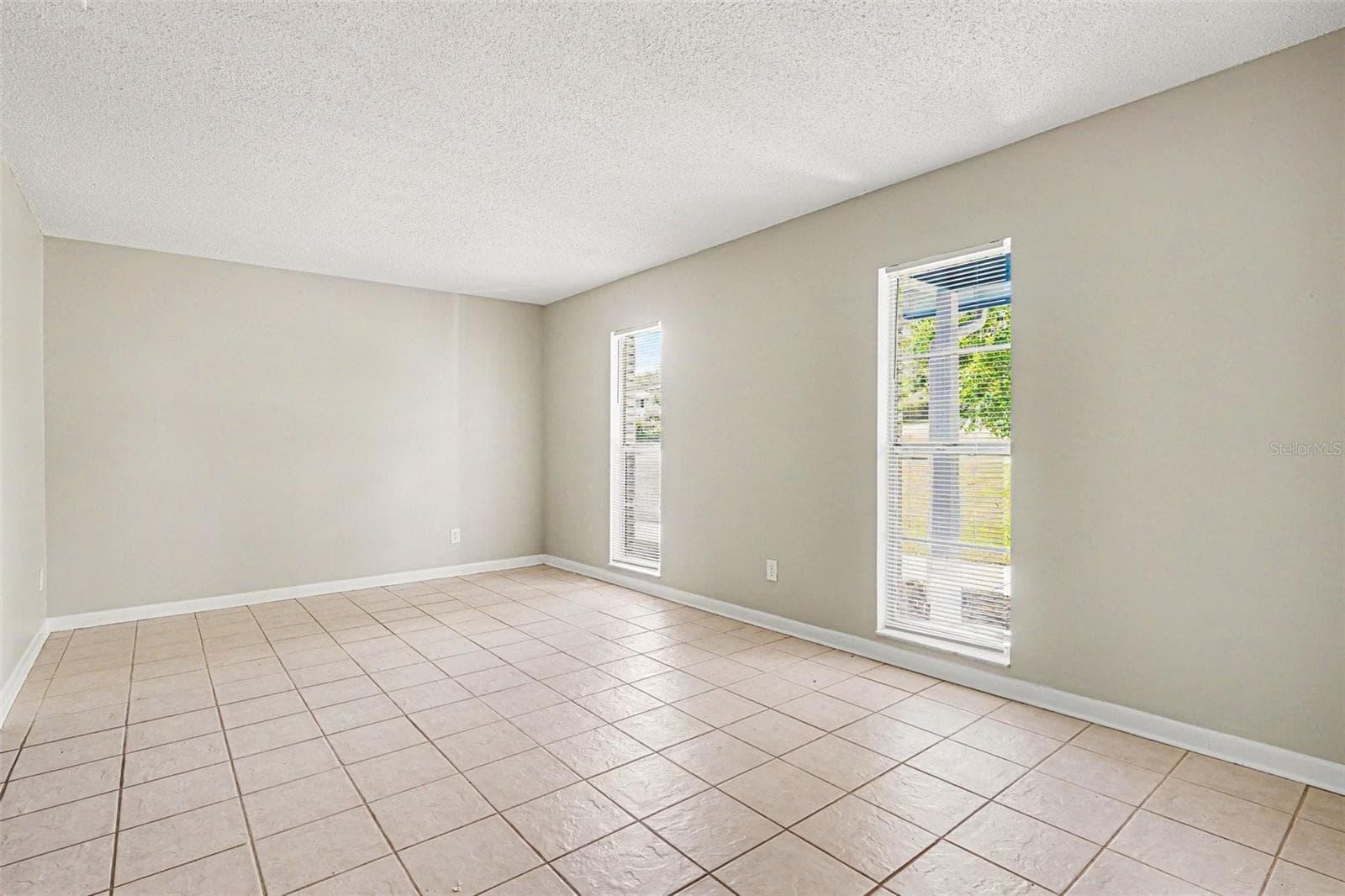 Single Family Residence at 1534 HALLAM CT S, LAKELAND, photo 4 of 21