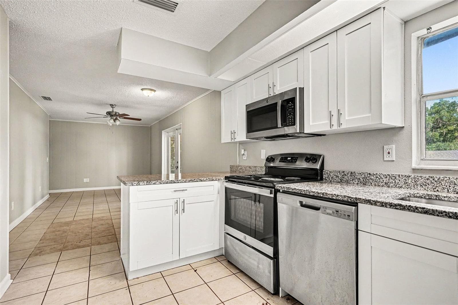 Single Family Residence at 1534 HALLAM CT S, LAKELAND, photo 9 of 21