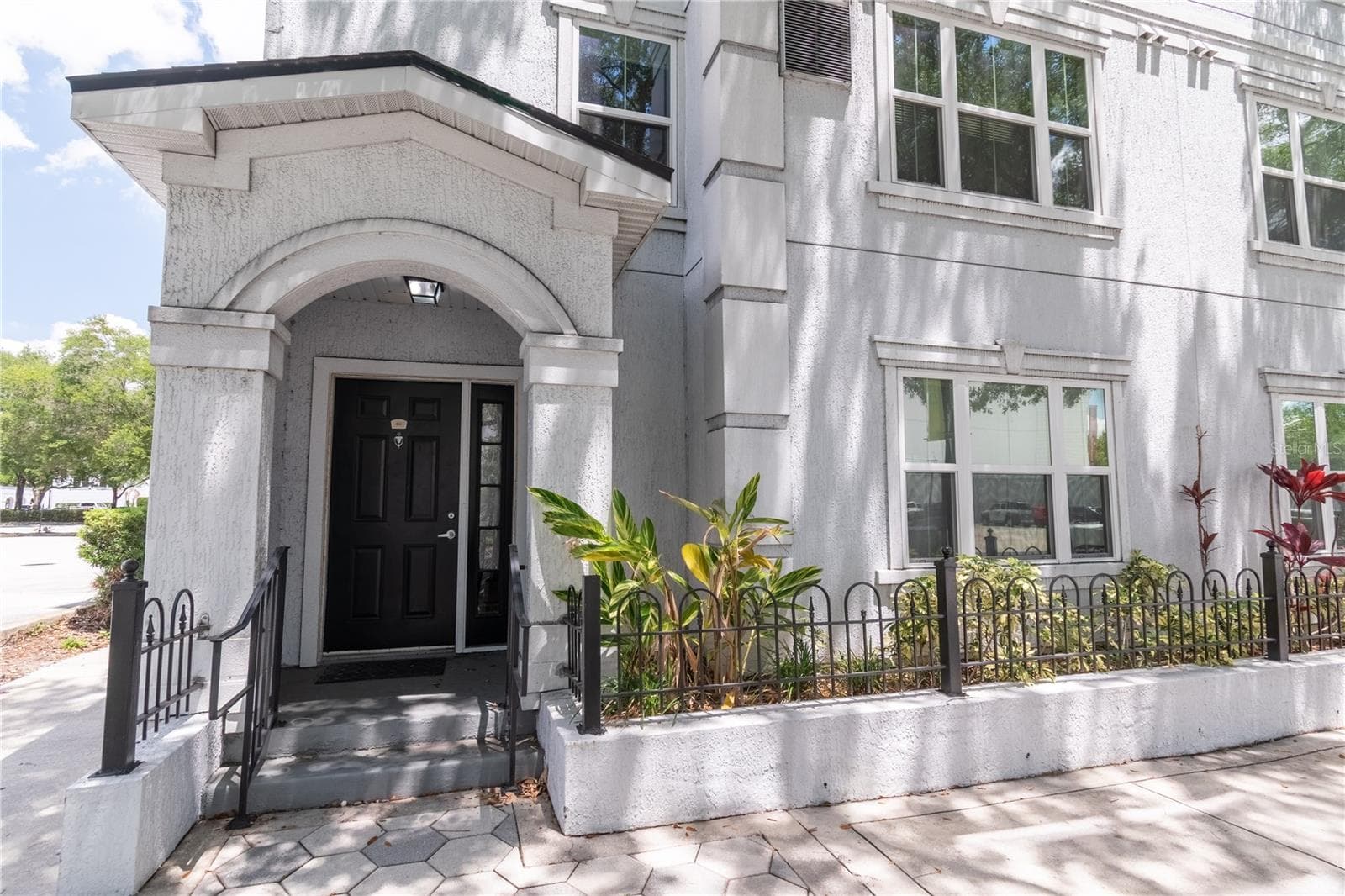 202 E SOUTH ST #1044