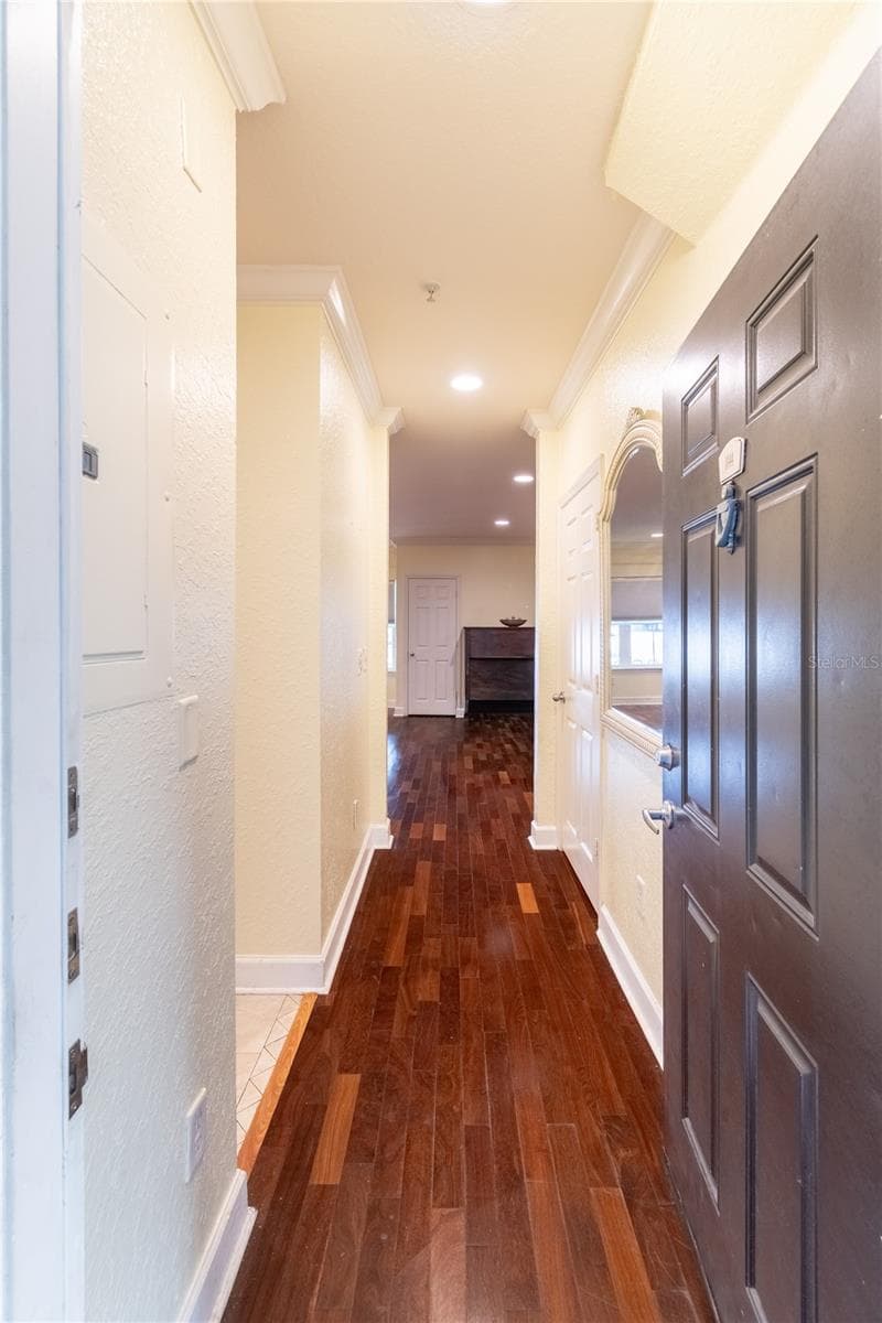 Entry Hall - 202 E SOUTH ST #1044, ORLANDO