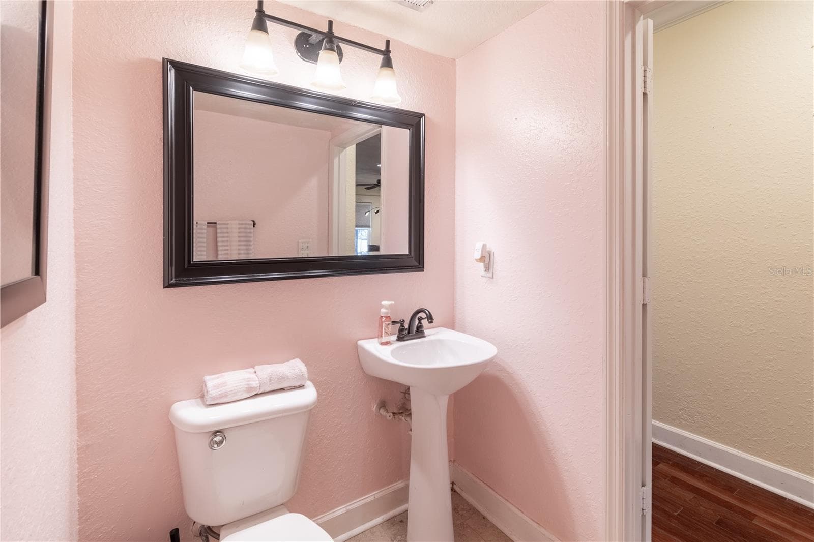 Half Bath First Floor - 202 E SOUTH ST #1044, ORLANDO