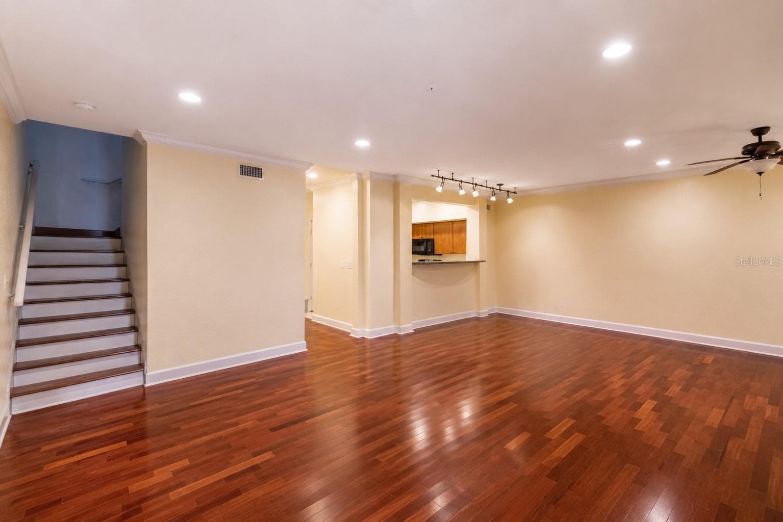 Unstaged Dining/Liviing rooms - 202 E SOUTH ST #1044, ORLANDO