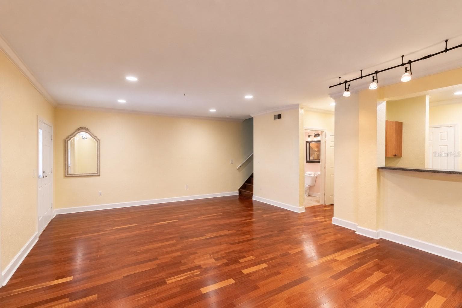 Unstaged Living Room - 202 E SOUTH ST #1044, ORLANDO