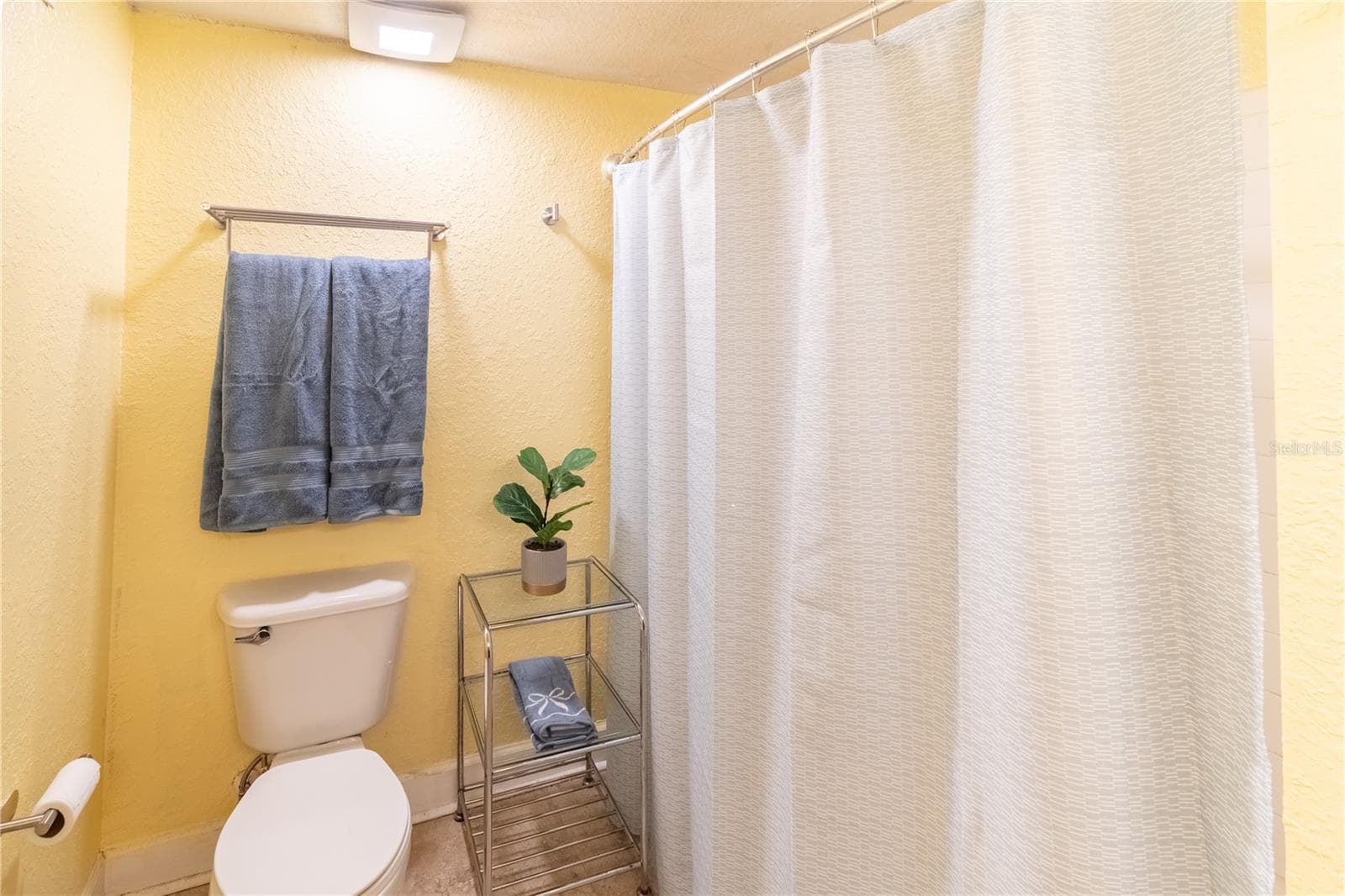 Bathroom 2 - 202 E SOUTH ST #1044, ORLANDO