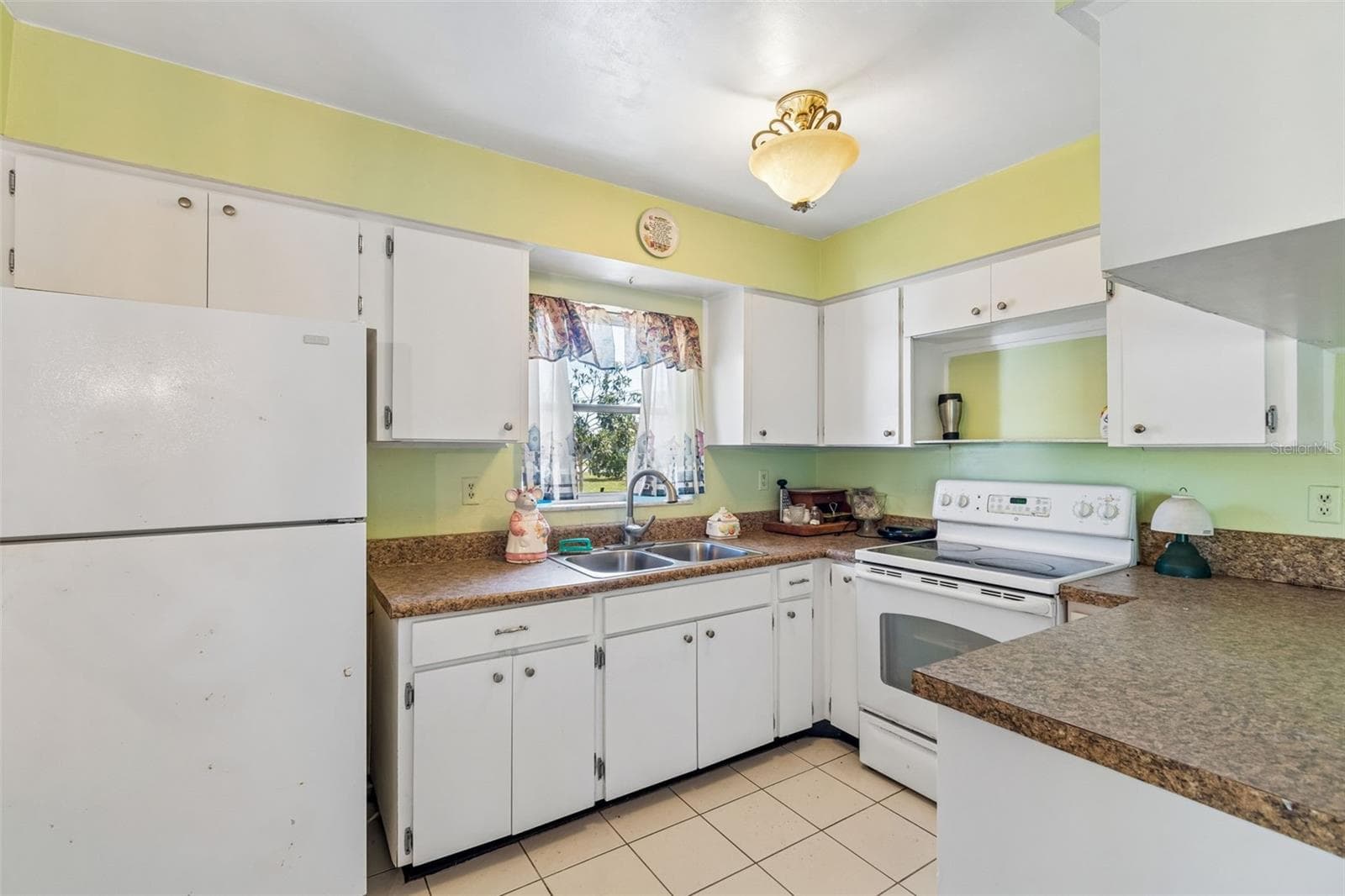 Single Family Residence at 2059 WATERFALL DR, SPRING HILL, photo 7 of 26