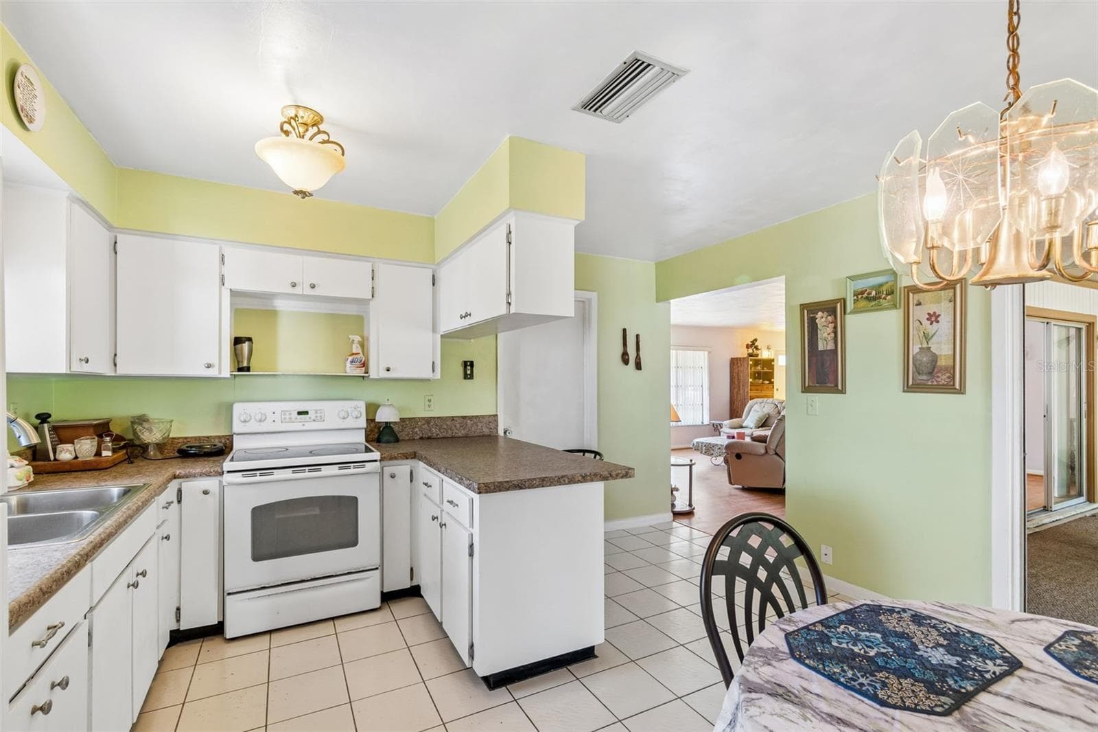 Single Family Residence at 2059 WATERFALL DR, SPRING HILL, photo 8 of 26
