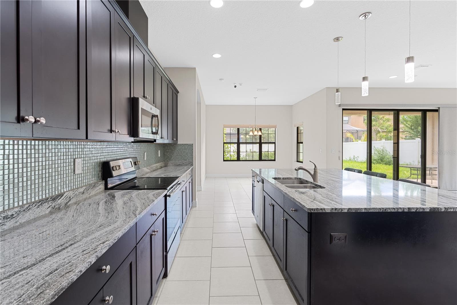 Single Family Residence at 13830 MOONSTONE CANYON DR, RIVERVIEW, photo 13 of 74