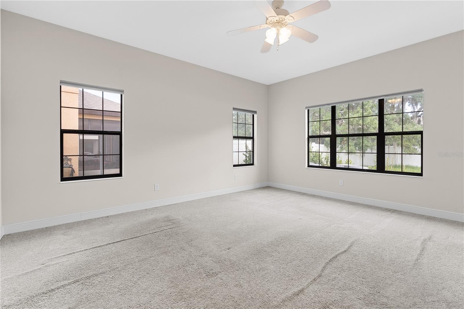 downstairs master bedroom - 13830 MOONSTONE CANYON DR, RIVERVIEW
