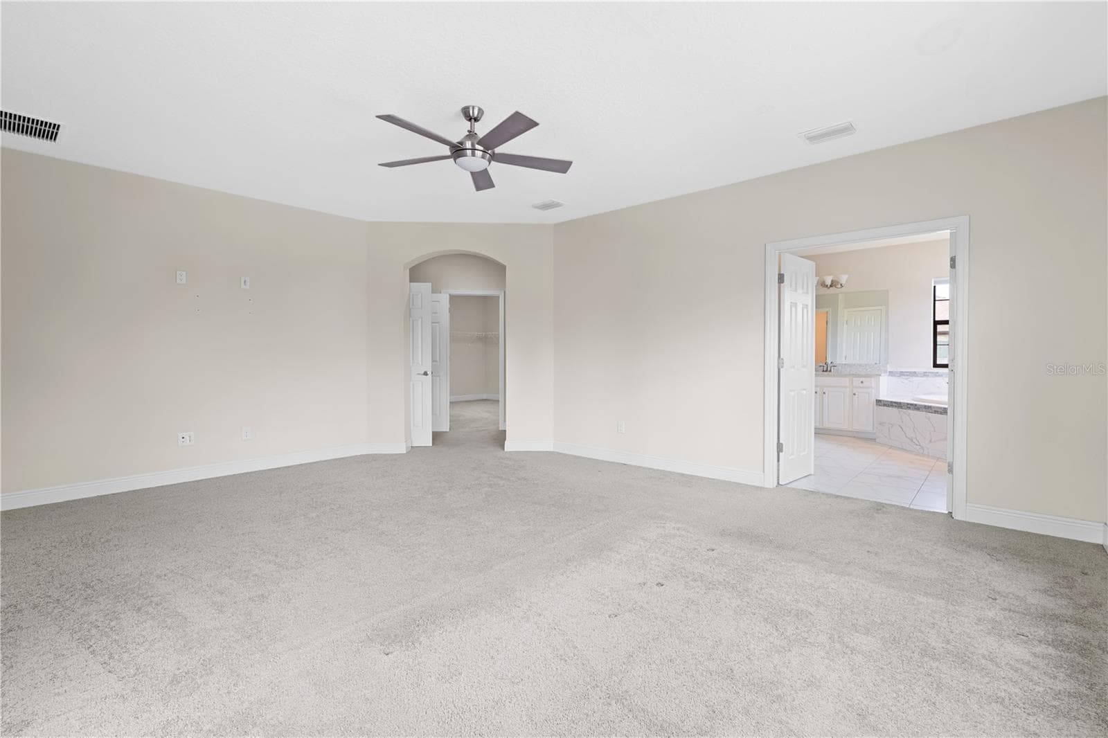 Upstairs master bedroom - 13830 MOONSTONE CANYON DR, RIVERVIEW