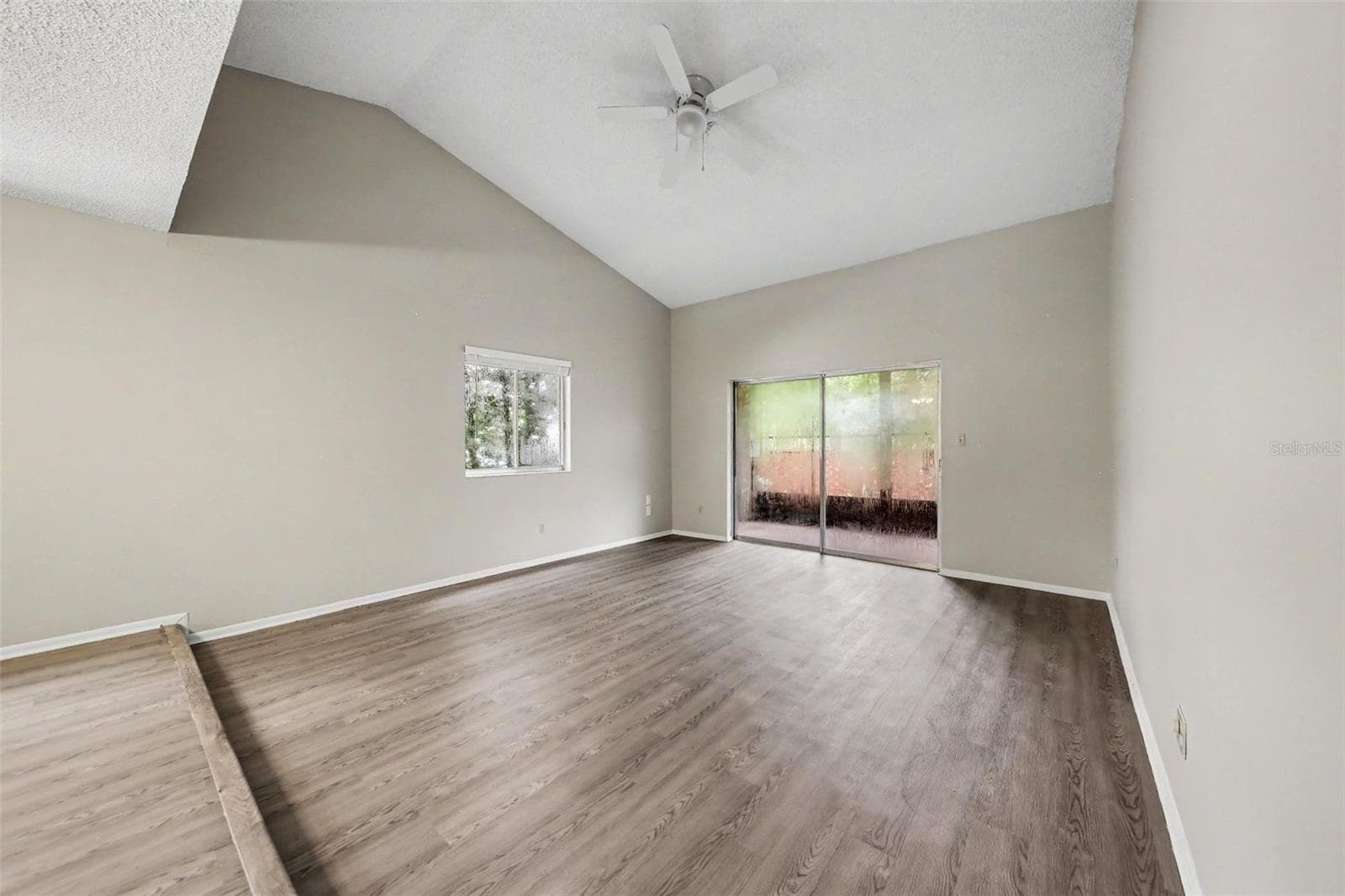 Single Family Residence at 871 BEACH BREEZE DR, ORLANDO, photo 2 of 15