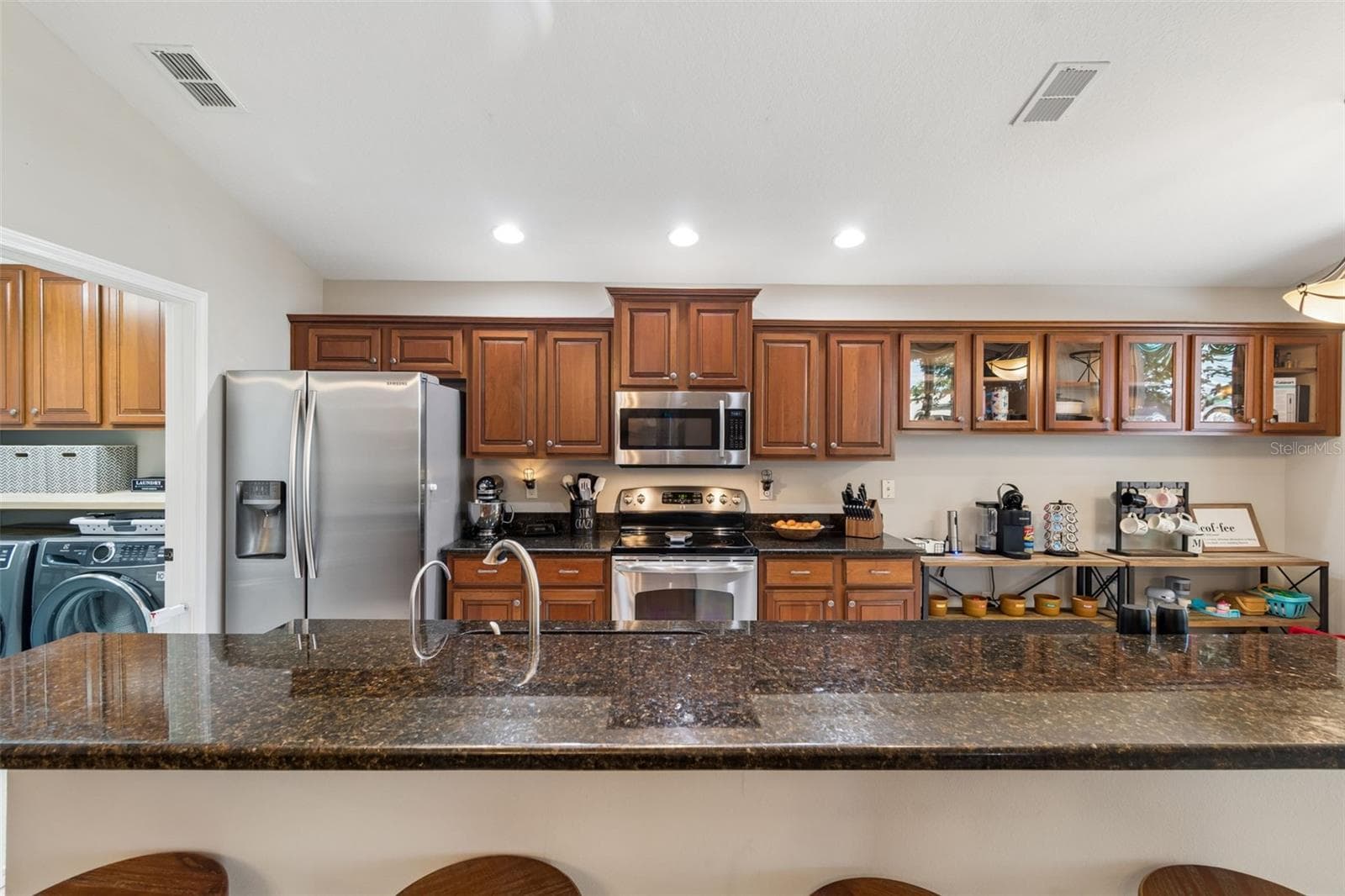 Kitchen - breakfast bar - 5401 LOOKOUT PASS, WESLEY CHAPEL