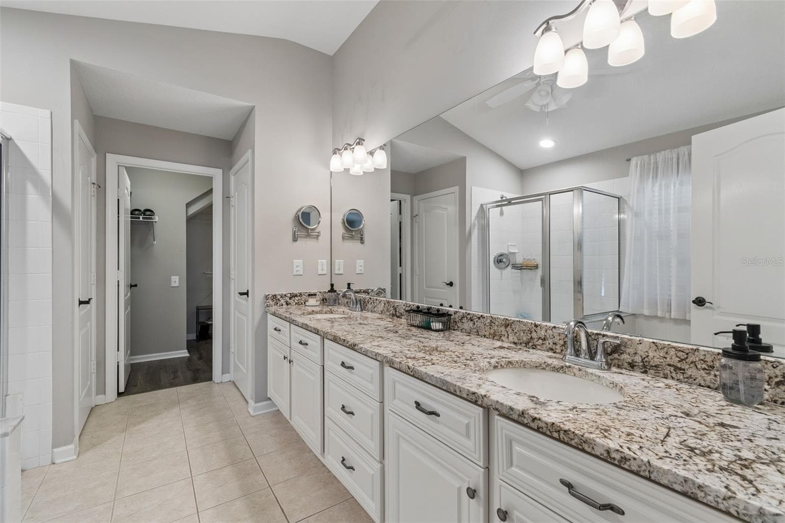 Primary bath - 5401 LOOKOUT PASS, WESLEY CHAPEL