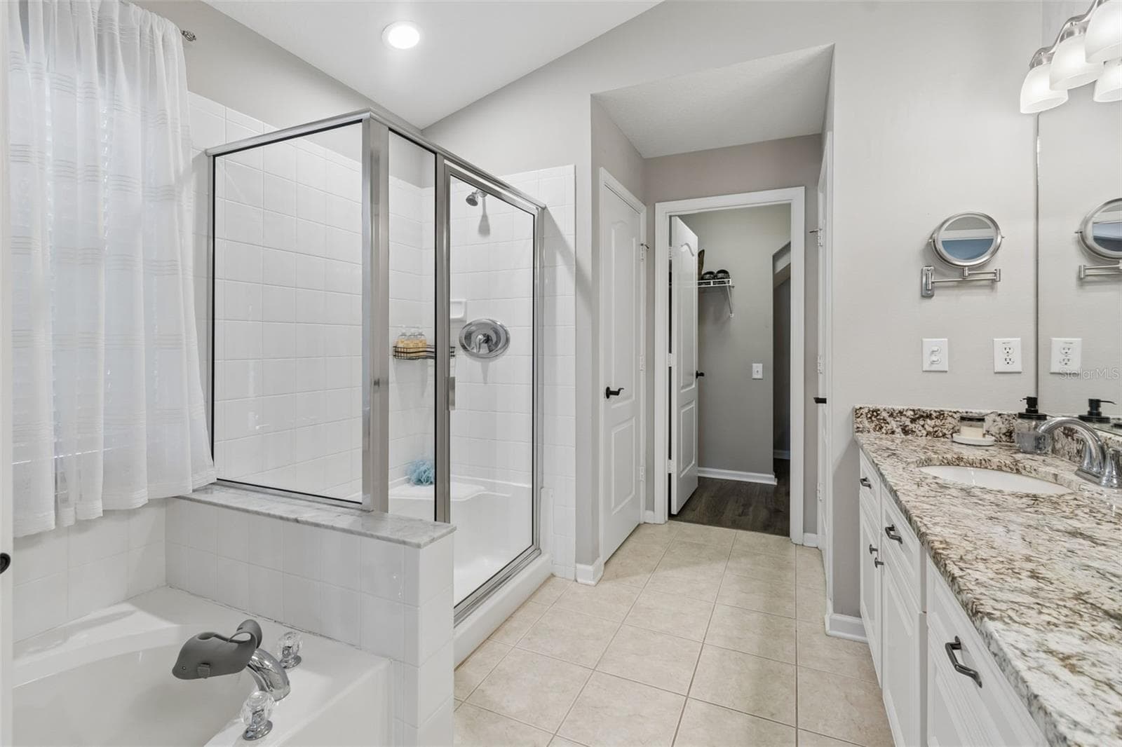 Primary bath - 5401 LOOKOUT PASS, WESLEY CHAPEL