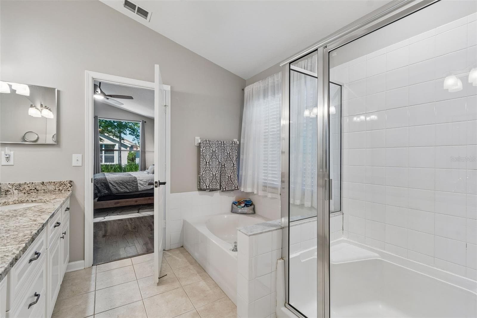 Primary bath - 5401 LOOKOUT PASS, WESLEY CHAPEL