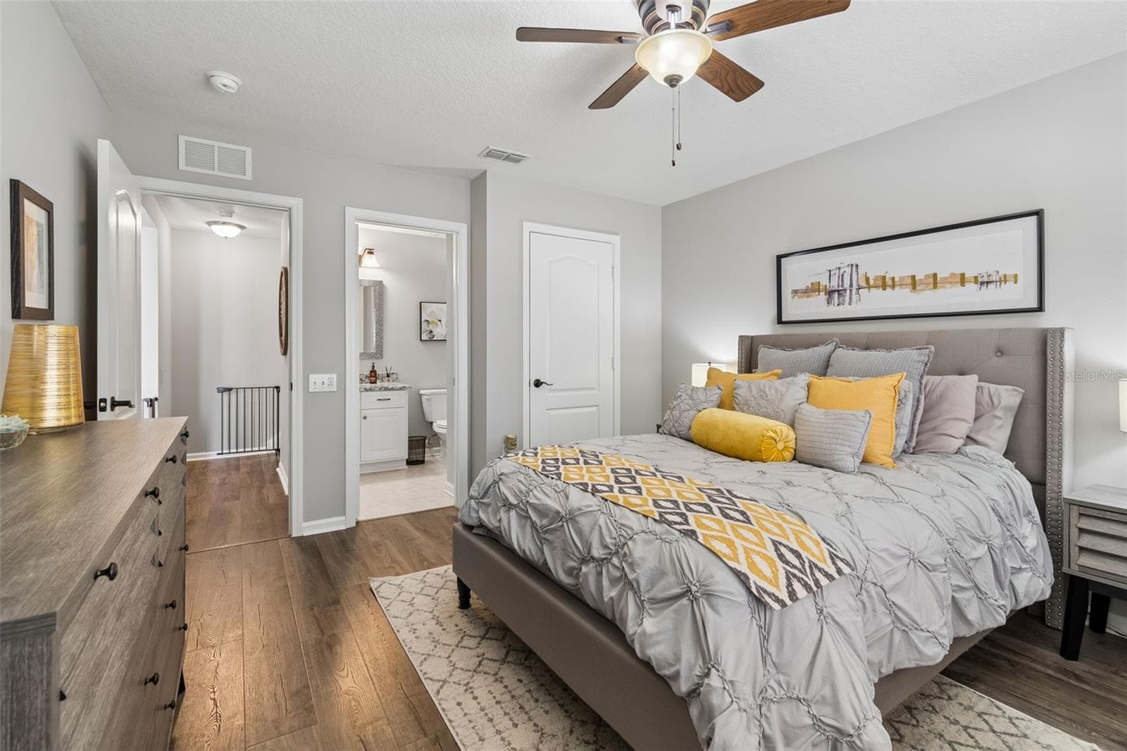 2nd bedroom with access to bathroom from bedroom and hallway - 5401 LOOKOUT PASS, WESLEY CHAPEL
